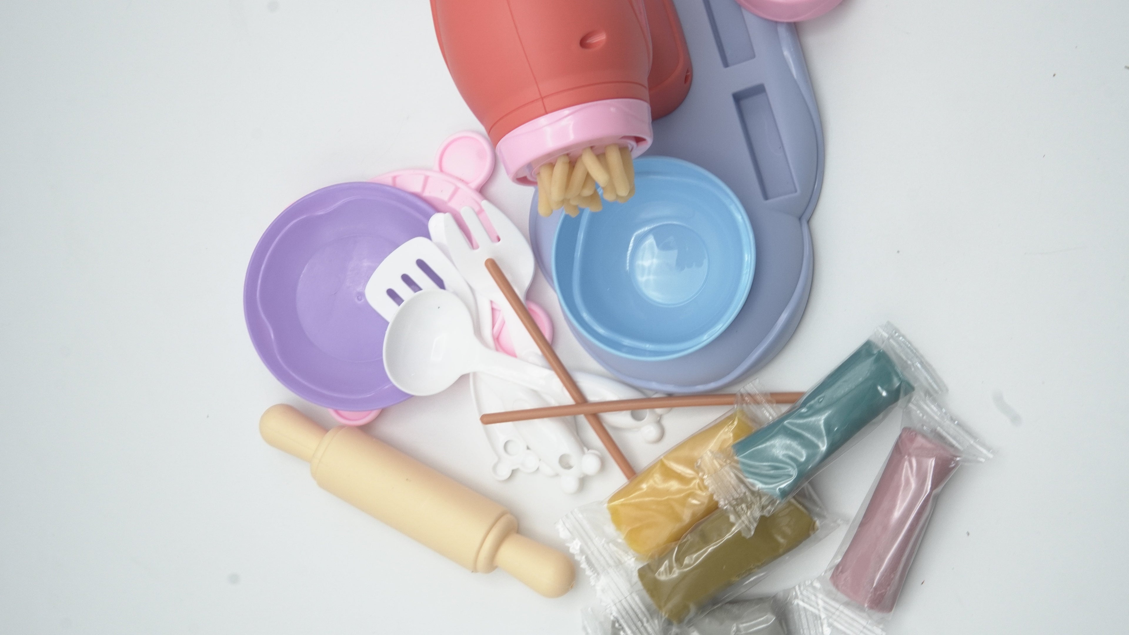 Kids' Kitchen Creations Play-Dough Noodle Maker & Pasta Machine Set